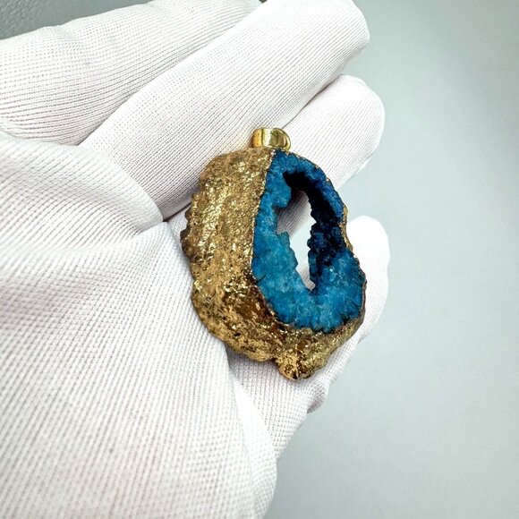 Blue Druzy Geode with an gold-plated edge Boho Gypsy Pendant - Picture 6 of 11